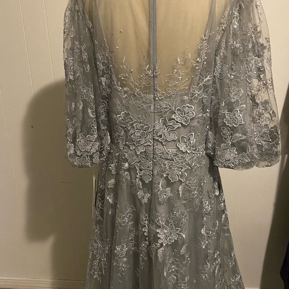 MAC DUGGAL
Illussion Sleeve Floral Embroidered Gown - Picture 4 of 4